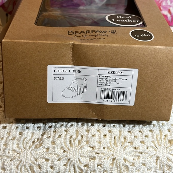 NIB BEARPAW CRIB SHOES. SZ 0/6 mo………3 pairs. **SOLD SEPARATELY** - Picture 5 of 5